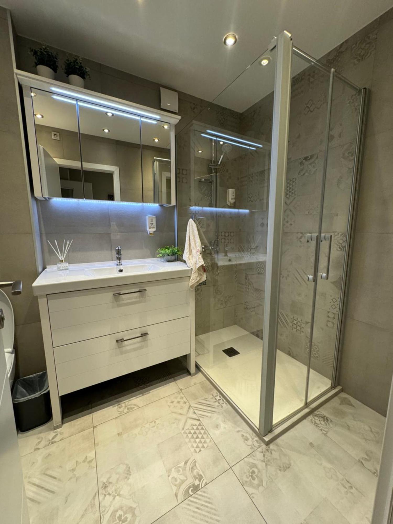 Apartment Astra With Private Parking سبليت المظهر الخارجي الصورة