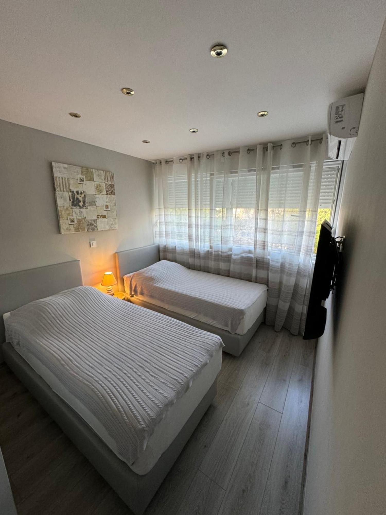 Apartment Astra With Private Parking سبليت المظهر الخارجي الصورة