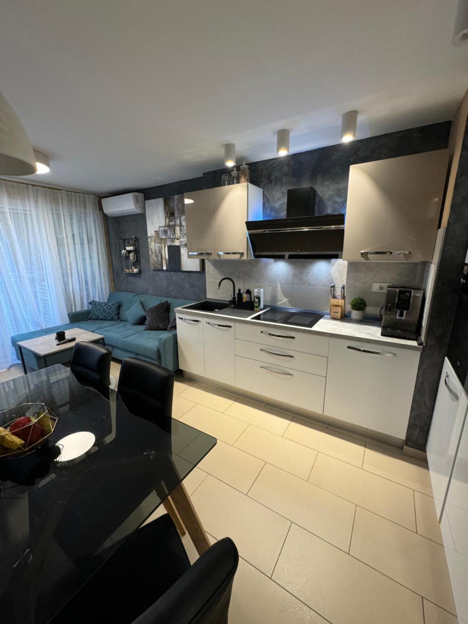 Apartment Astra With Private Parking سبليت المظهر الخارجي الصورة